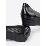 Shelvt Women's shoes with decorative embroidery | ePonuda.com