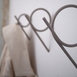 Spinder Design Siv/bež kovinski stenski obešalnik Tuba – | Shoptok.si