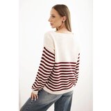 Kesi Włoski Women's striped sweater with a heart, made of mohair and featuring a V-neck, burgundy | shoptok.hr