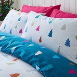 Catherine Lansfield Bijela/plava posteljina za krevet za jednu osobu od mikrovlakana 135x200 cm Christmas Tree – | shoptok.hr