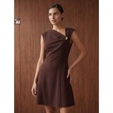 Sinsay Mini haljina s asimetričnim izrezom i ukrasnom aplikacijom | shoptok.hr