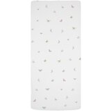 Butter Kings Bela napenjalna otroška rjuha za otroško posteljico iz bombažnega satena 60x120 cm Flowers Around Me – | Shoptok.si