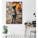 Wallxpert slika na platnu WY450, dečak u mozaik stilu ispred šarenog zida od pločica, 70 x 100 cm u