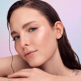 Essence Disney The Little Mermaid paličica za osvetljevanje za obraz odtenek 01 Watch Me Shine 8 g | Shoptok.si