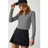 Happiness İstanbul Women's Black Crew Neck Striped Crop Knitted Blouse