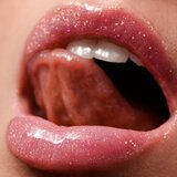 Gabriella Salvete Glosstitude Peptide Lip Gloss hidratantno sjajilo za usne nijansa 02 Sparkle & Slay 10 ml | shoptok.hr