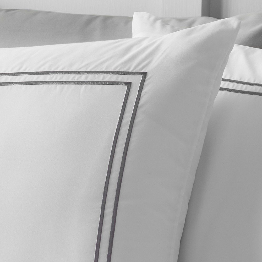 Catherine Lansfield Bijela 3-dijelna satenska posteljina za bračni krevet 200x200 cm So Soft Mono Satin Stitch – | shoptok.hr