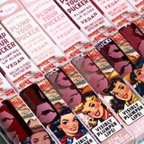 TheBalm Plump Your Pucker Lip Gloss sijaj za ustnice za večji volumen odtenek Giddy-Up 2.7 ml | Shoptok.si