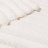 Douceur d intérieur Kremno bela odeja iz mikropliša 125x150 cm Boudoir – | Shoptok.si