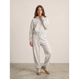 Sinsay Jogger trenirka od terry pletiva s prošivima i vezom | shoptok.hr