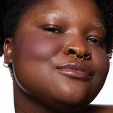 MAC Cosmetics Skinfinish Colourstruck rdečilo odtenek Film Noir Buff 4.5 g | Shoptok.si