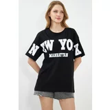 armonika Women's Black Oversize T-Shirt with New York Lettering on the Front