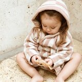 Liewood otroški kopalni plašček reggie stripe rose/sandy | Shoptok.si
