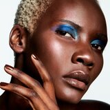 Mac Extra Dimension Skinfinish osvetljevalec 9 g odtenek Show Gold | Shoptok.si