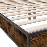 vidaXL Posteljni okvir dimljeni hrast 140x190 cm inž. les in kovina, (21152041) | Shoptok.si