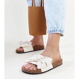 Gemre Beżowe klapki z łańcuchem Levy | Shoptok.si