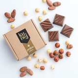 KUNEJ VINO & ČOKOLADA D.O.O. Bonboniera 2×2, pralineji iz mlečne čokolade z lešniki, 55 g Cene