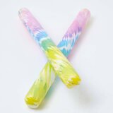 Sunnylife plavalni pripomoček noodle tie dye sorbet (2 kosa) | Shoptok.si