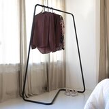 Spinder Design Crni željezni stalak za odjeću 118x160x57 cm Hang-On – | shoptok.hr