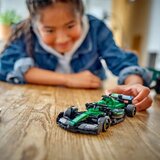 Lego Speed Champions: Dirkalni avtomobil Aston Martin Aramco F1 AMR24 | Shoptok.si