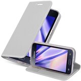 Cadorabo Ohišje, združljivo z Samsung Galaxy J1 2015 v klasično srebrno - Zaščitni ovitek z magnetnim zapiranjem, stoječo funkcijo in režo za kartice, (20558612) | Shoptok.si