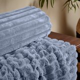 Catherine Lansfield Modra odeja iz mikropliša 130x170 cm Cosy Ribbed – | Shoptok.si