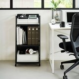 YAMAZAKI Črn kovinski regal na koleščkih 42x84,5x32 cm Tower – | Shoptok.si
