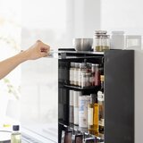 YAMAZAKI Kovinski organizator za začimbe Tower – | Shoptok.si