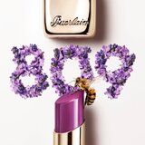 Guerlain KissKiss Bee Glow hranilni in vlažilni balzam za ustnice odtenek 809 Lavender Glow 3,2 g | Shoptok.si