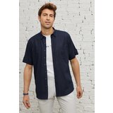 AC&Co / Altınyıldız Classics Men's Navy Blue Comfort Fit Comfy Cut Buttoned Collar Linen-Looking 100% Cotton Short Sleeve Shirt. Cene