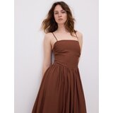 Reserved Midi haljina s mješavinom viskoze - zlatnosmeđe | shoptok.hr