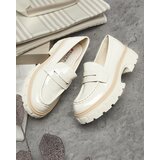 Resti Beige lacquered moccasins for women Mewira - Footwear | ePonuda.com