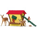 Schleich 42658 - Farm World - Hranjenje gozdnih živali u