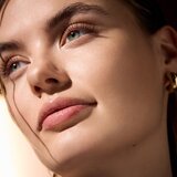 Catrice Wonder Woman hidratantno sjajilo za usne nijansa 020 Brave And Powerful 3.4 ml | shoptok.hr