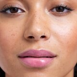 Lumene Lip Glow Oil Balm balzam za ustnice z oljem odtenek 3 Berry Cream 10 ml | Shoptok.si