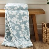 Catherine Lansfield Modra odeja iz flisa 200x240 cm Brooke Floral – | Shoptok.si