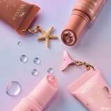 Essence Disney The Little Mermaid bleščeči sijaj za ustnice s peptidi odtenek 02 Seaside Romance 10 ml | Shoptok.si