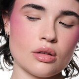 MAC Cosmetics Skinfinish Colourstruck rdečilo odtenek Your Heroine 4.5 g | Shoptok.si