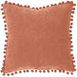 Atmosphera UKRASNI JASTUK S POMPONIMA 40X40CM POLIESTER/POLIAMID CIGLENA | shoptok.hr