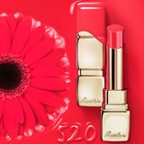 Guerlain KissKiss Shine Bloom bleščečo šminko odtenek 520 Love Bloom 3,5 g | Shoptok.si