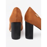 GOODIN Light brown pumps on a black heel | ePonuda.com