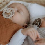 Bibs tolažilna duda - lateks Boheme z okroglim cucljem 6-18 m 2/1 vanilla/peach | Shoptok.si