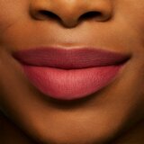 MAC Cosmetics Powder Kiss Lipstick matirajoča šminka odtenek Sheer Outrage 3 g | Shoptok.si