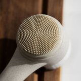So Eco Facial Cleansing Brush obostrana četkica za čišćenje lica s biorazgradivom drškom 1 kom | shoptok.hr