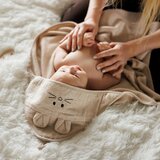 BabyOno Brisača bambus 100x100 cm, z ušeski, svetlo bež | Shoptok.si