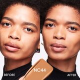 MAC Cosmetics Studio Fix Fluid SPF 15 24HR Matte Foundation + Oil Control matirajoči tekoči puder SPF 15 odtenek NC44 30 ml | Shoptok.si
