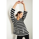 Lafaba Women's Black V-Neck Striped Knitwear Sweater Cene