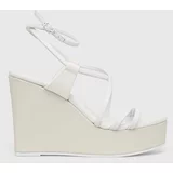 Calvin Klein Usnjeni sandali WEDGE bela barva, HW0HW01952