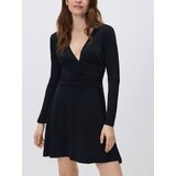 Reserved Nabrana haljina - crno | shoptok.hr