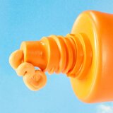 OLEHENRIKSEN Truth Banana Bright Mineral Sunscreen SPF 30 krema za sončenje za obraz z vitaminom C SPF 30 50 ml | Shoptok.si